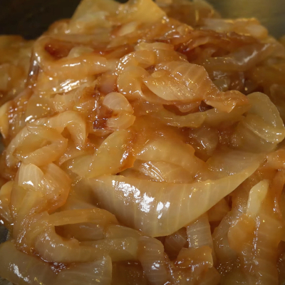 How to Make Delicious Bourbon Caramelized Onions and Add a Special Twist to Your Dishes