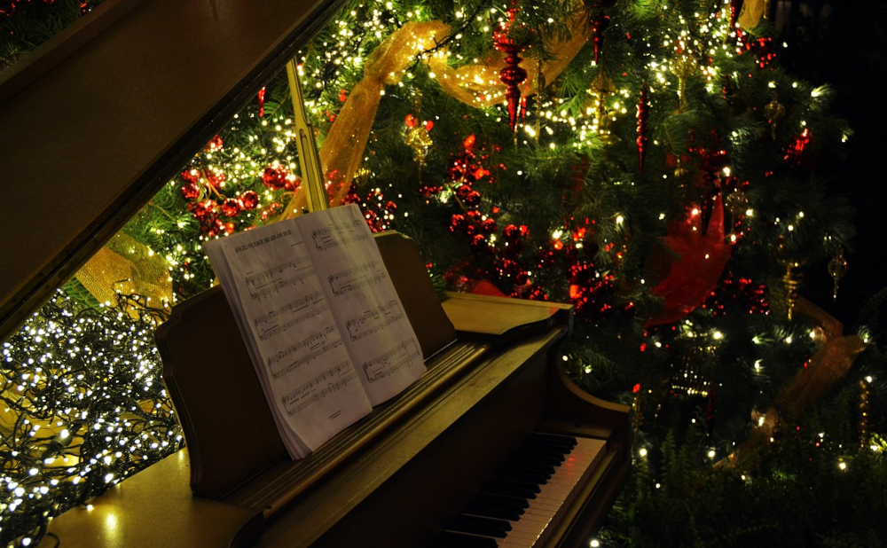 Enjoy the Magical Combination of Music and Christmas